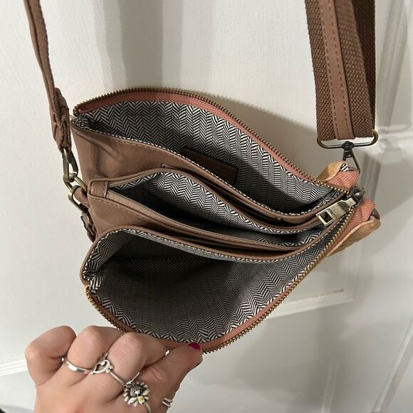 Jen and co crossbody - Picture 4 of 8